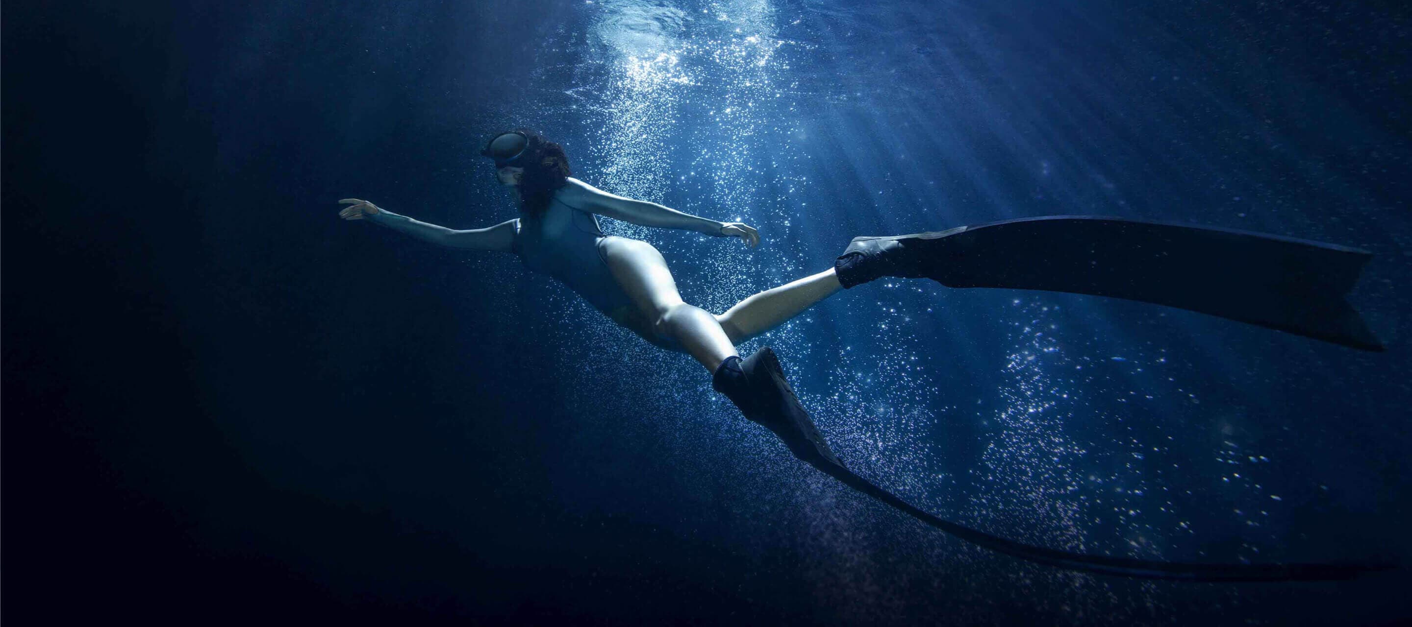 actionkamera filmar under vatten i svagt ljus