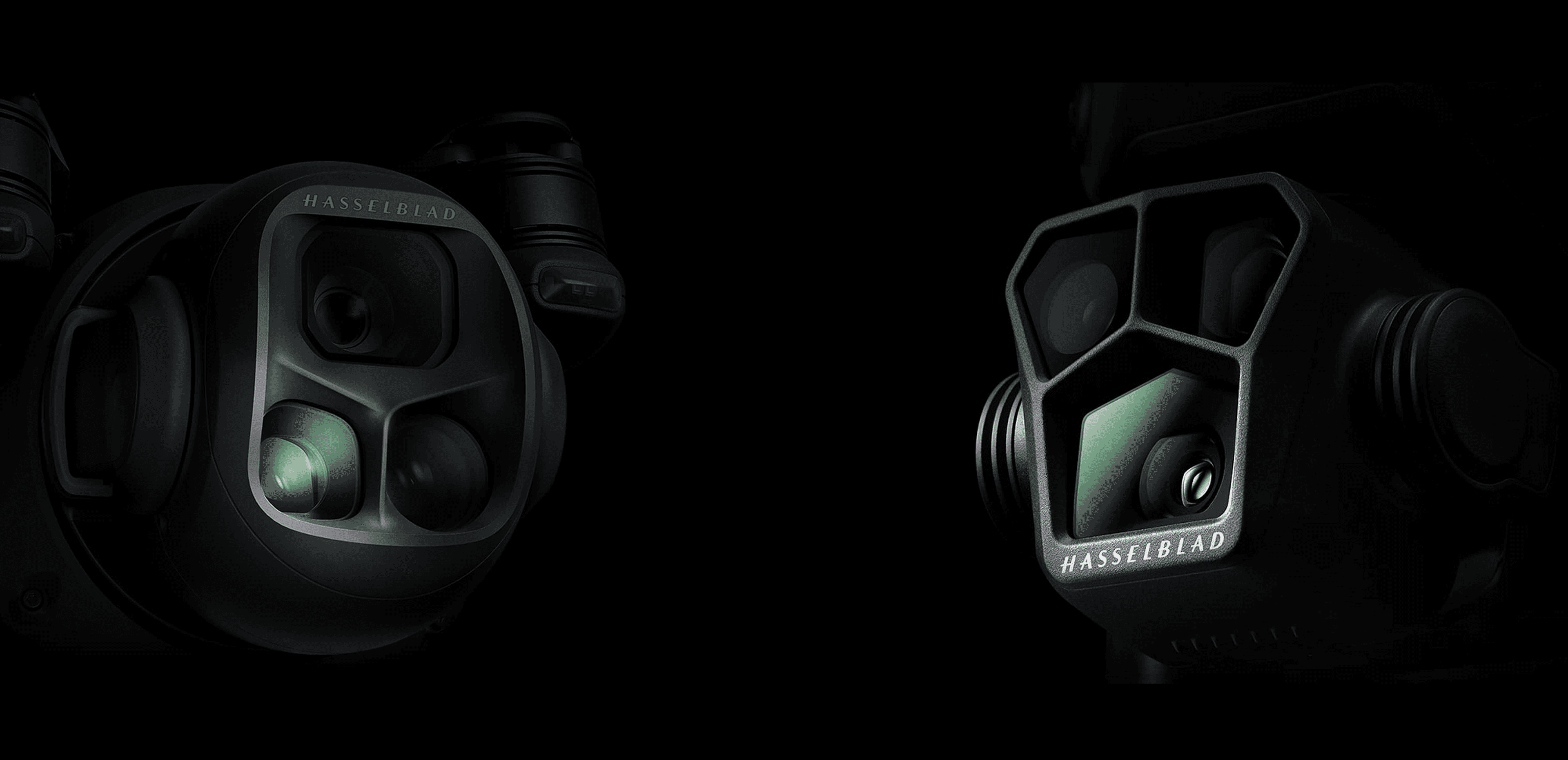 Två avancerade drönare, Mavic 4 Pro och Mavic 3 Pro Hasselblad-kameror visas i närbild mot en mörk bakgrund, vilket framhäver deras sofistikerade design och optik.