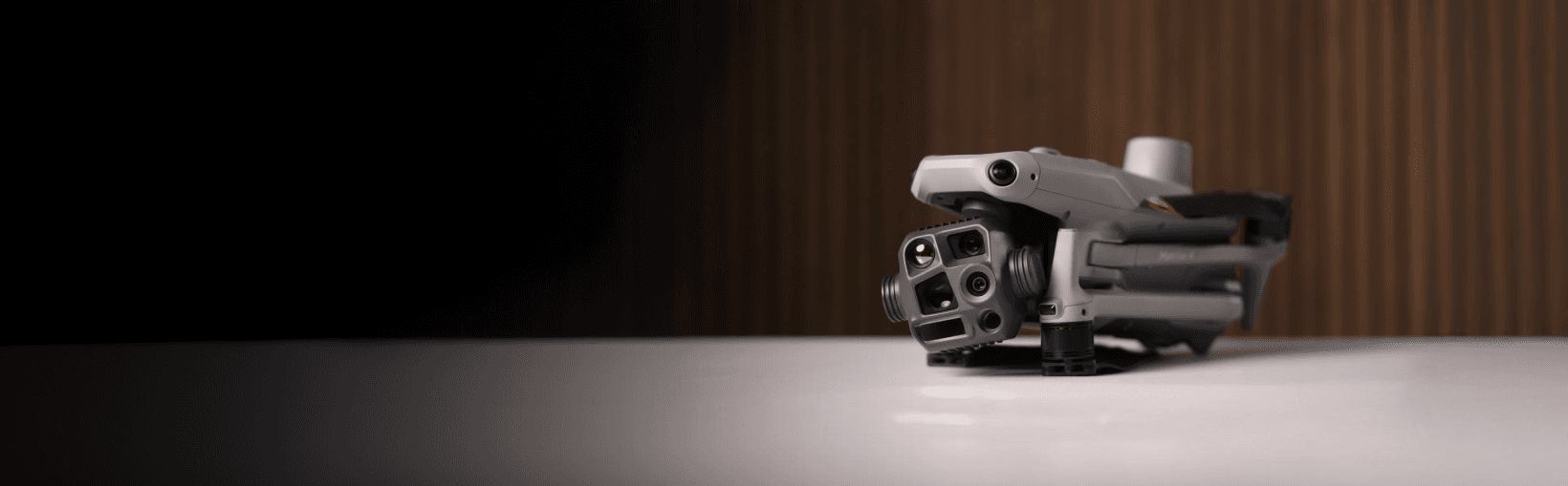 Närbild på DJI Matrice 4T - En drönare med värmekamera