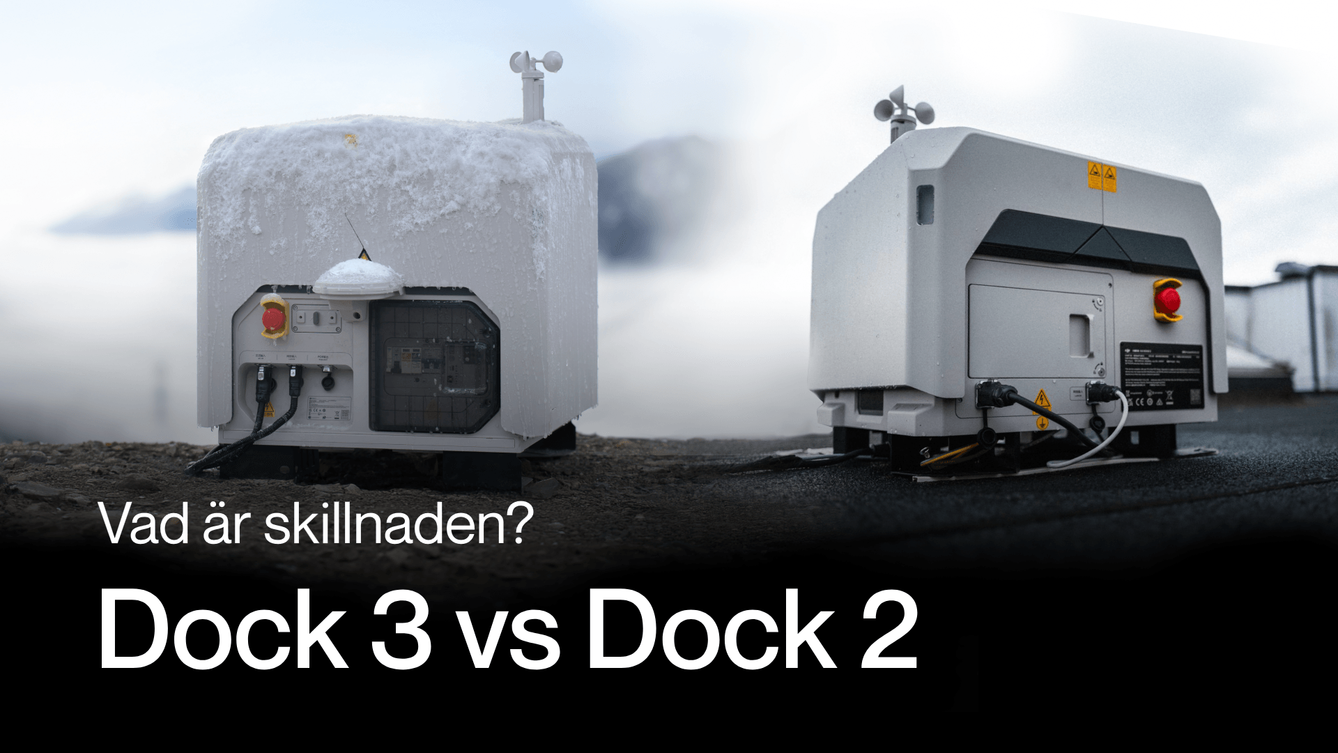 Två tekniska enheter, Dock 3 och Dock 2, visas utomhus med snö på den ena. Texten frågar om skillnaden mellan dem. Dock 3 VS Dock 2(3).png