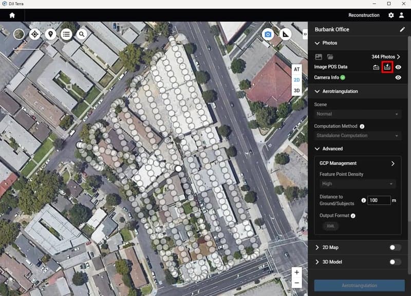 Satellitbild av ett stadsområde med byggnader och vägar, visad i en kartprogramvara med olika inställningar och verktyg på skärmen.