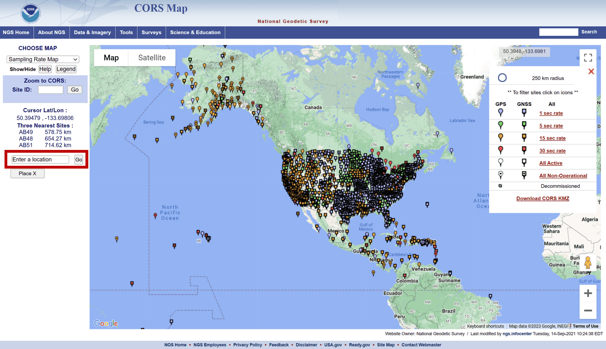 En interaktiv karta från National Geodetic Survey visar CORS-stationer över Nordamerika med olika färgkodade ikoner som representerar GPS-uppdateringsfrekvenser.