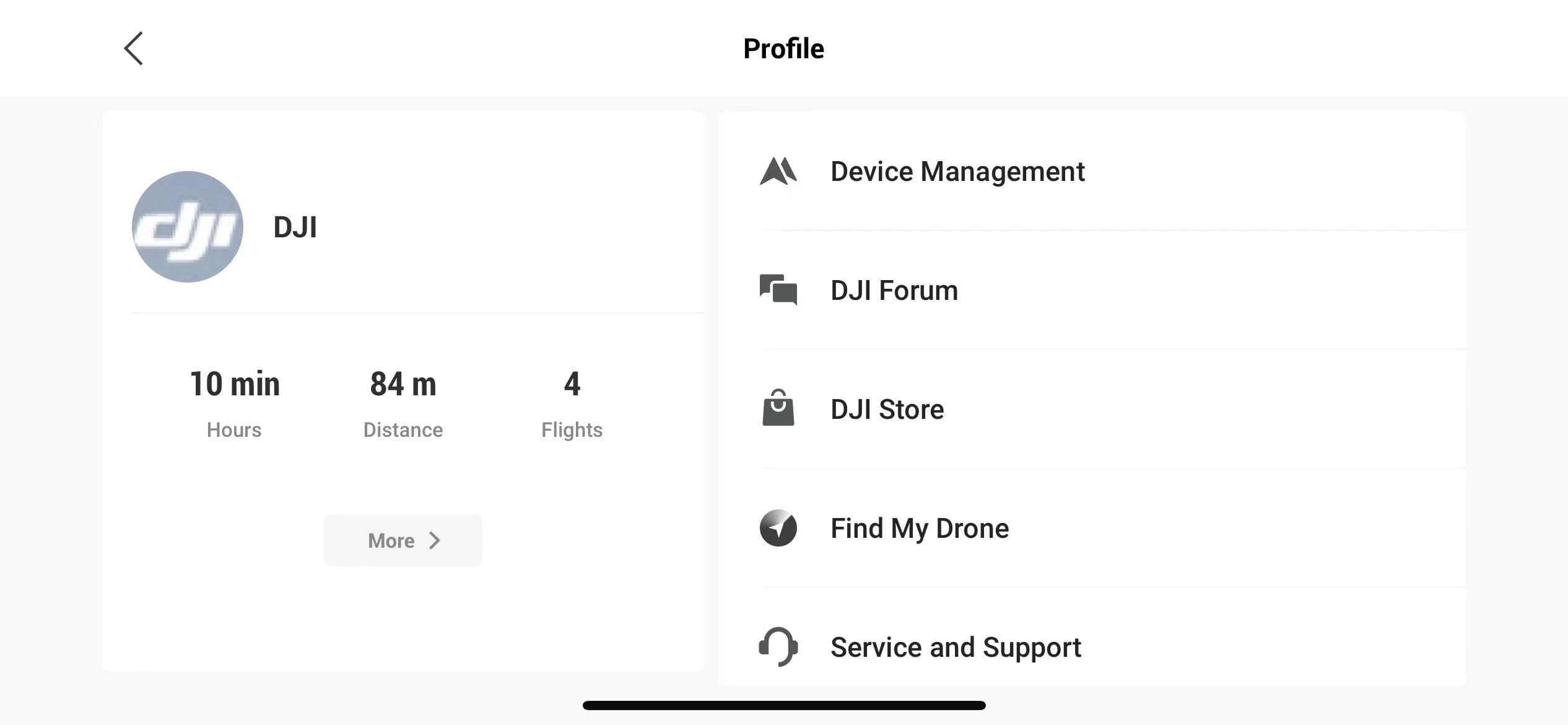 En skärmdump av en DJI-profil visar användarens flygtid (10 min), flygdistans (84 m) och antal flygningar (4). Menyn innehåller: "Device Management", "DJI Forum", "DJI Store", "Find My Drone" och "Service and Support".