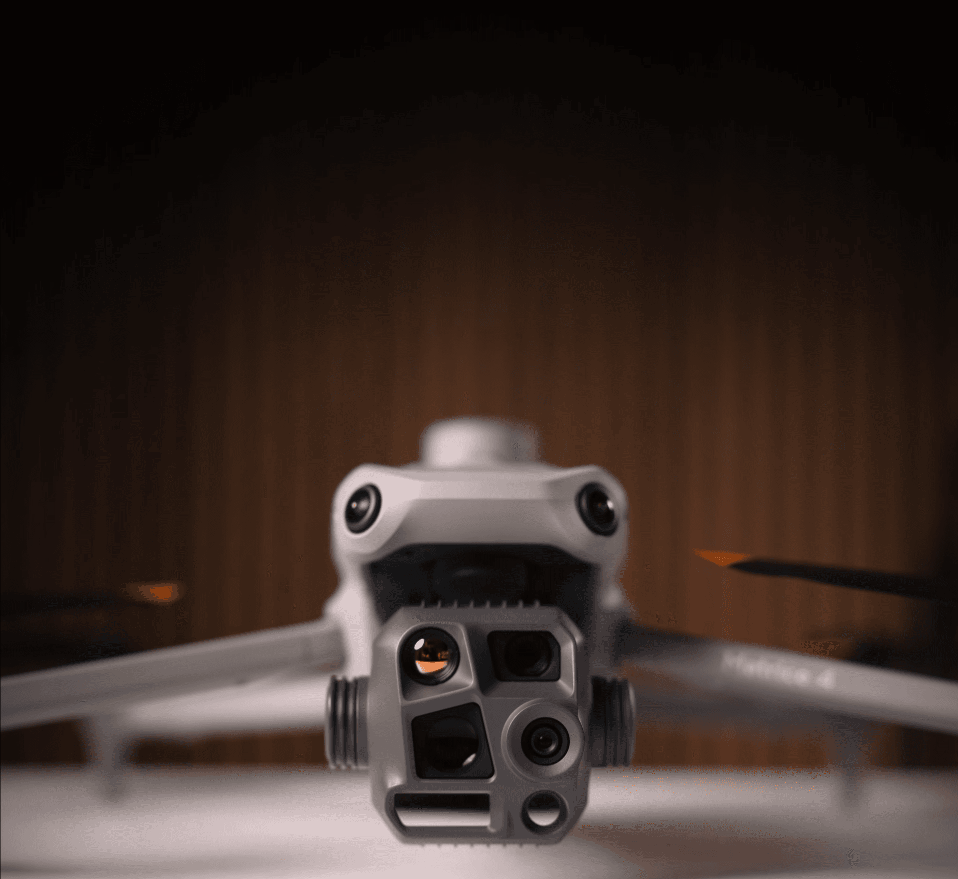 Närbild på Matrice 4t - En DJI-drönare med värmekamer