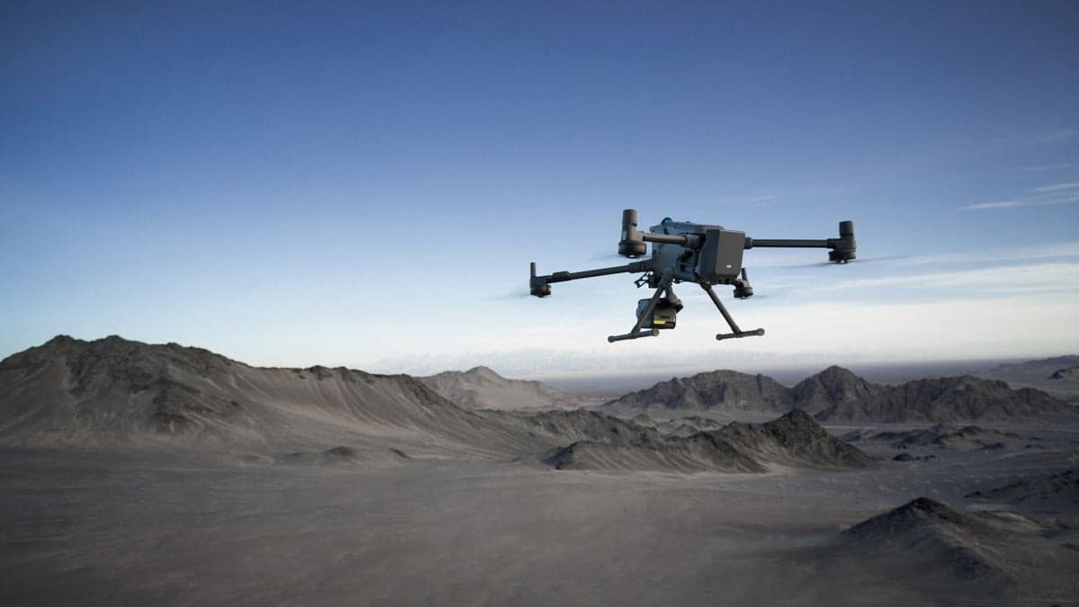 DJI AP100 fallskärm monterad på DJI Matrice 400
