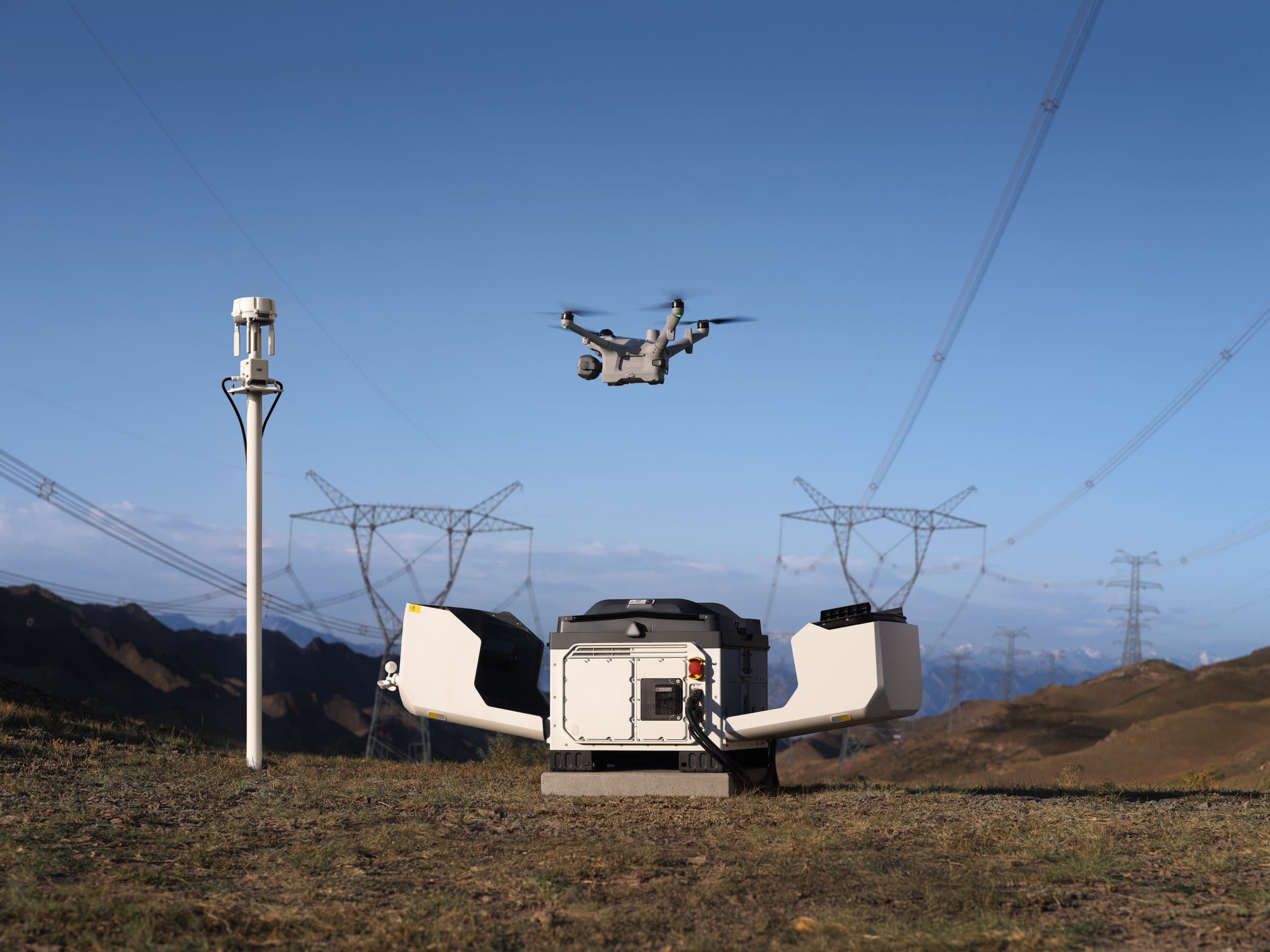 DJI Dock 4 med Matrice 5TD vid en transformatorstation. Bild: DJI.