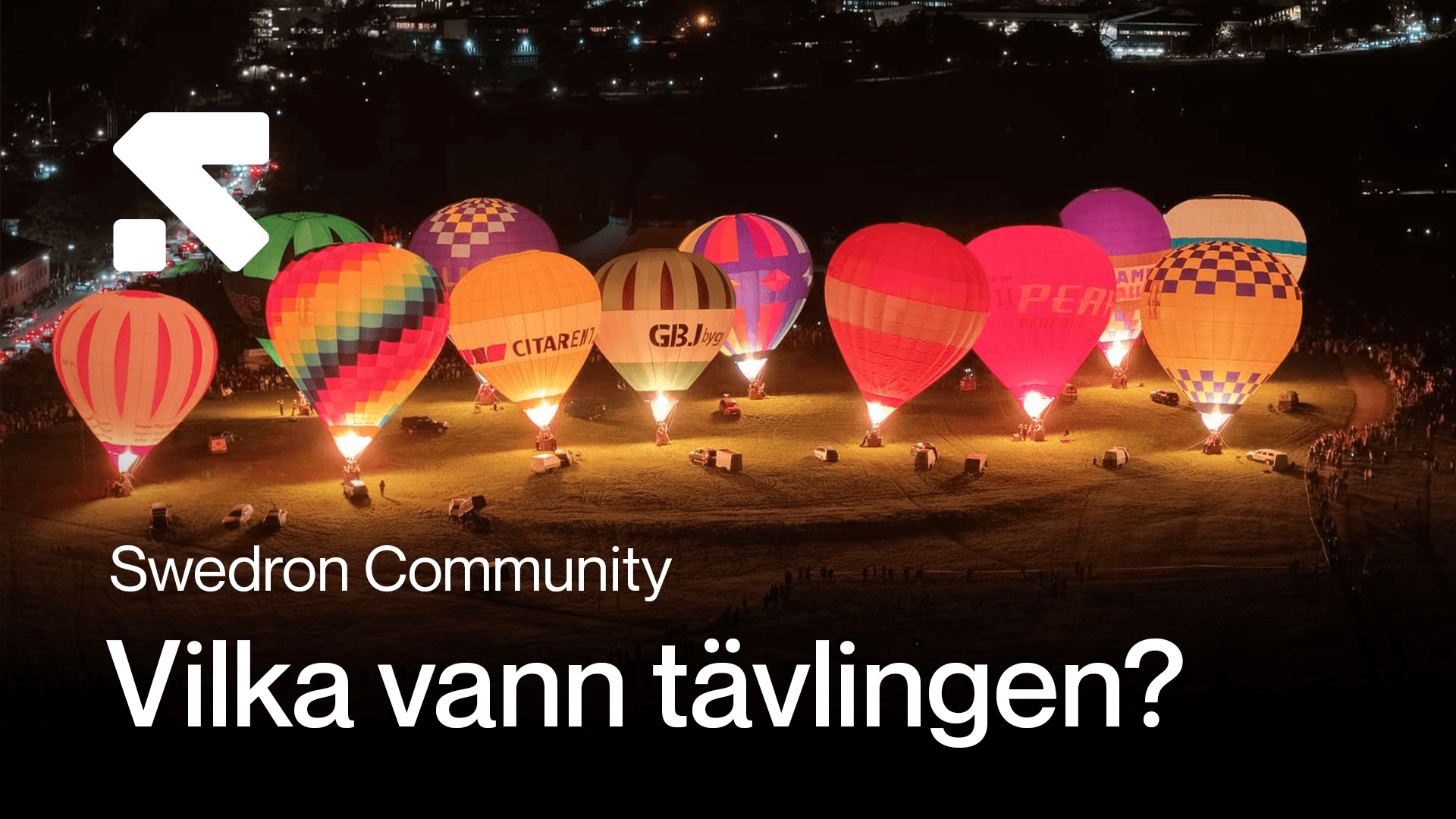 Flera färgglada luftballonger lyser upp natthimlen under en tävling, omgivna av åskådare på marken. flera-fargglada-luftballonger.png