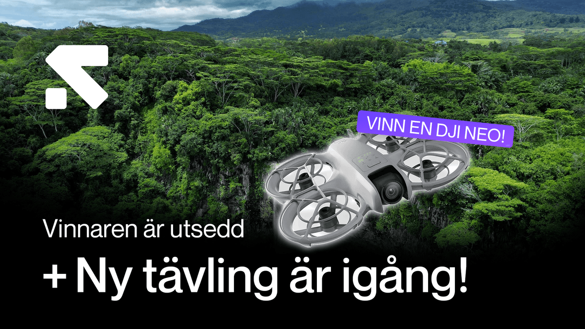 En drönare svävar över en frodig skog med text som annonserar en tävling där man kan vinna en DJI Neo. en-dronare-svavar.png