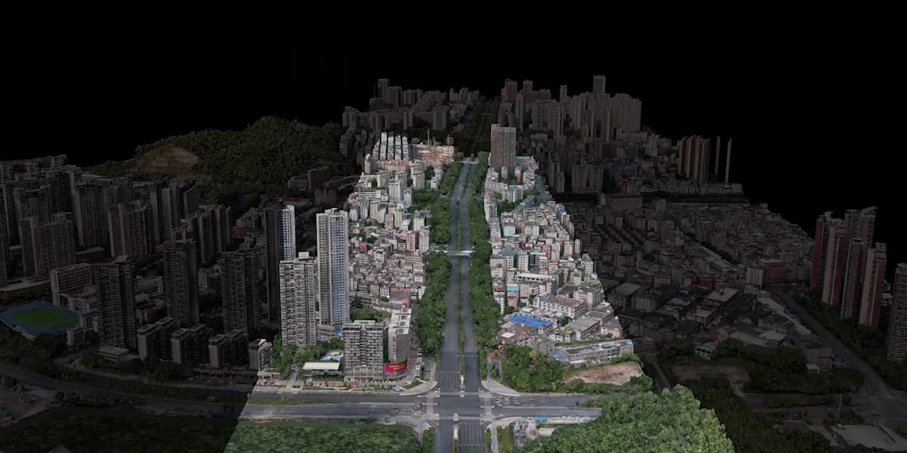 En detaljerad 3D-modell av en stad visar höga byggnader och grönskande träd längs en bred väg, mot en mörk bakgrund.