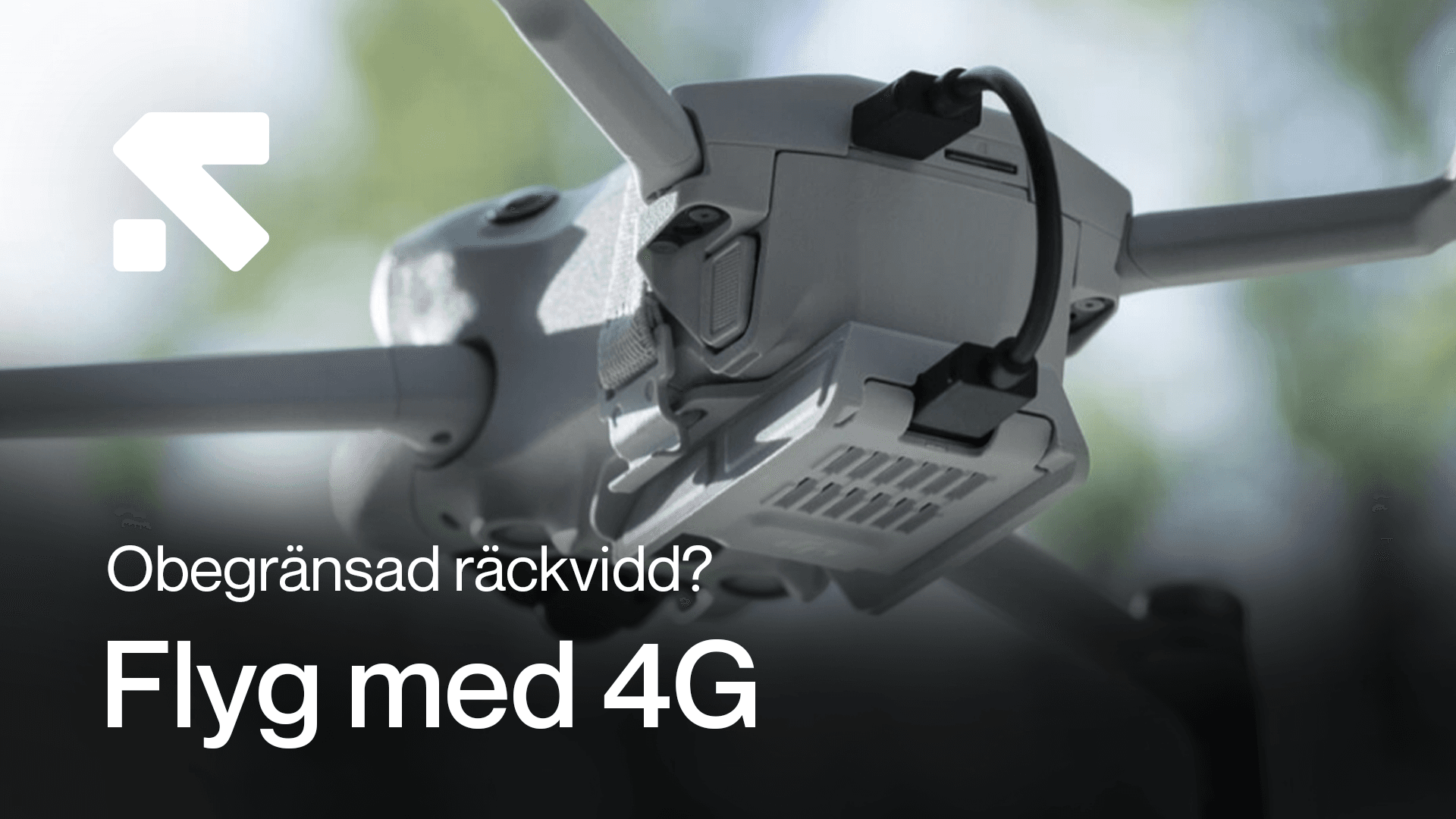 En drönare utrustad med 4G-teknik för obegränsad räckvidd svävar i luften.